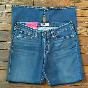 Levi Signature Modern Boot Cut. NWT Size 14 S